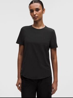 Lululemon Love Women’s Crewneck T-shirt Size 6